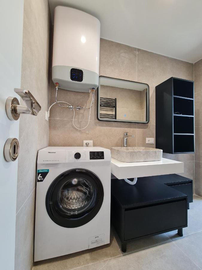 Adore - Modern Studio Tiranë Luaran gambar