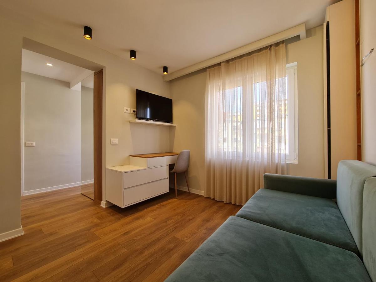 Adore - Modern Studio Tiranë Luaran gambar