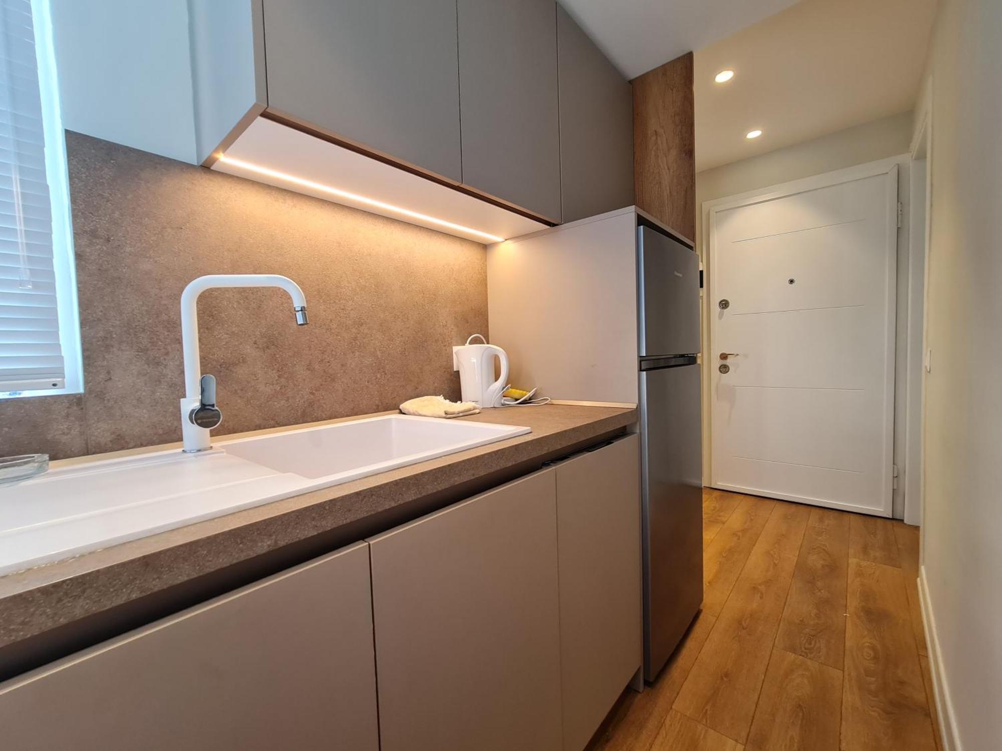 Adore - Modern Studio Tiranë Luaran gambar
